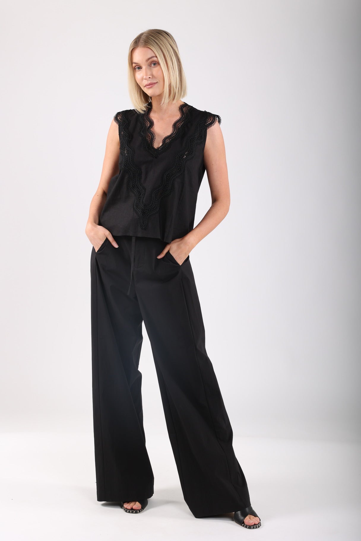 Maya Top Embroidery | Black