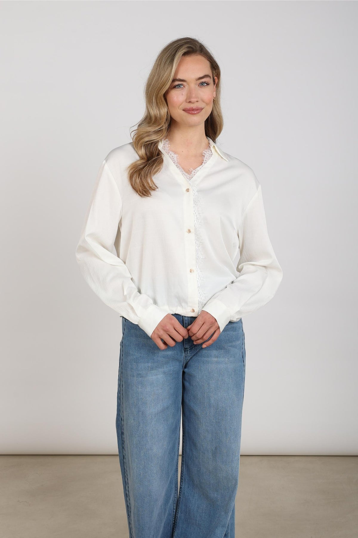 Anika Blouse Vneck Lace | Off White