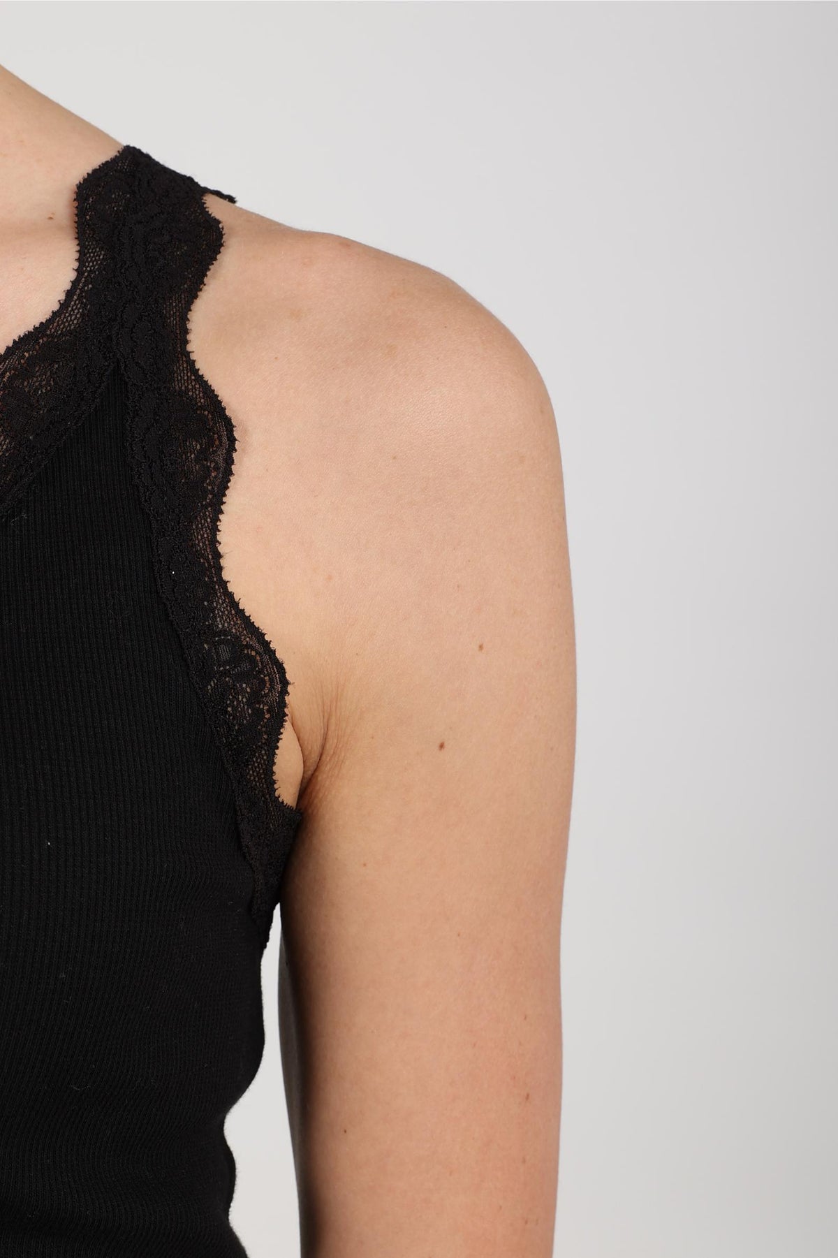 Maddie Singlet Lace | Black