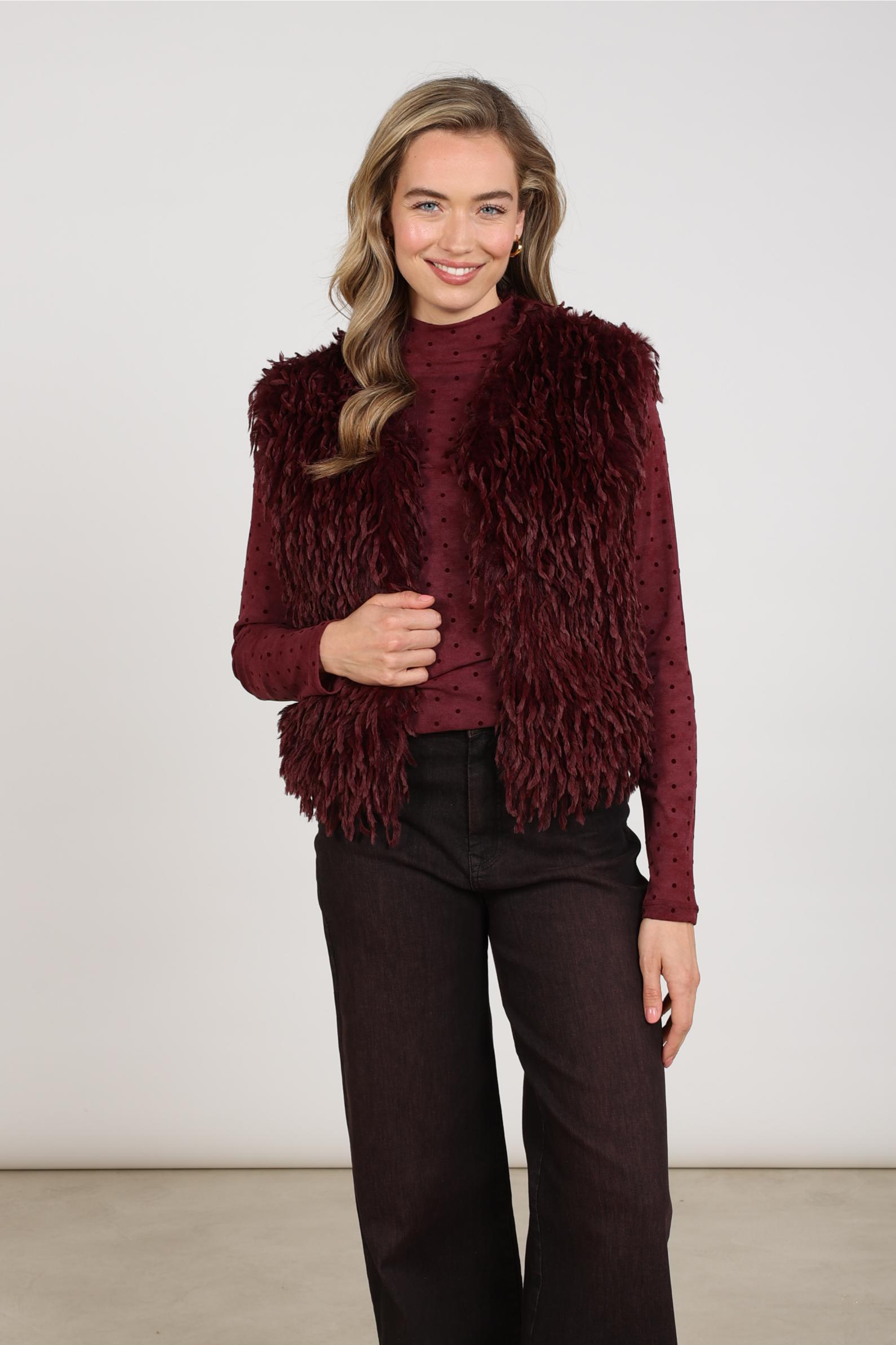 Mila Gilet Feather | Cherry