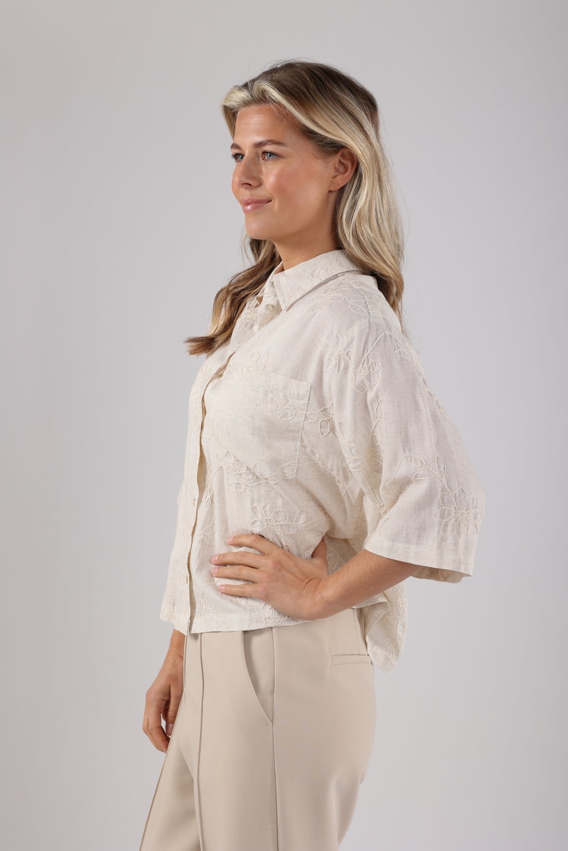 Lieke Blouse Embroidery | Sand
