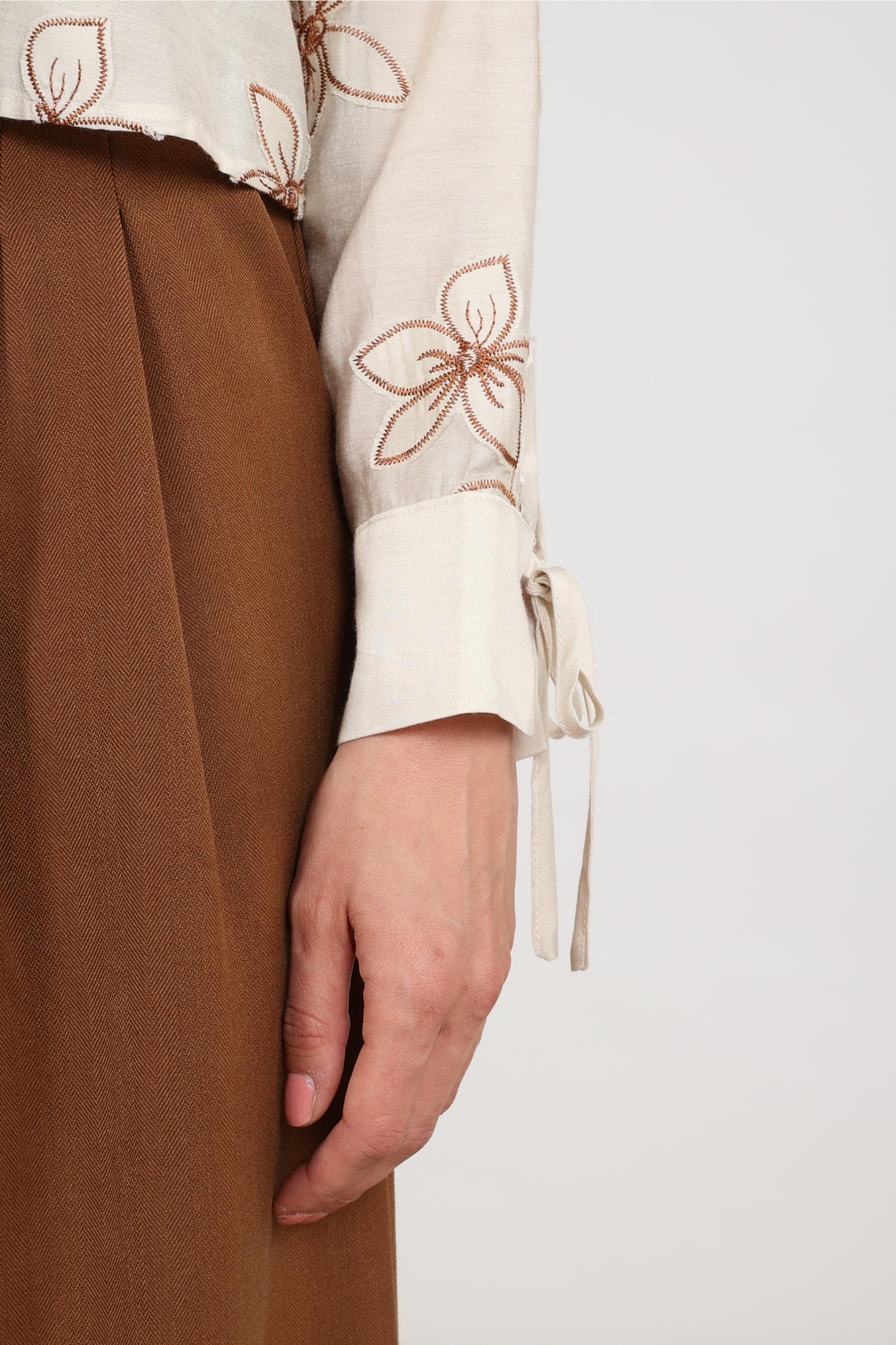 Bailey Blouse Flower | Sand