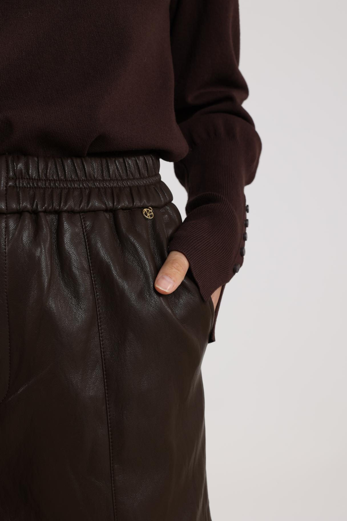 Esmee Short | Dark Chocolate
