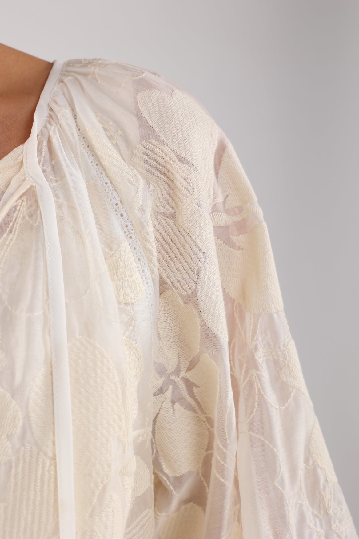 Yoni Top Embroidery | Off White