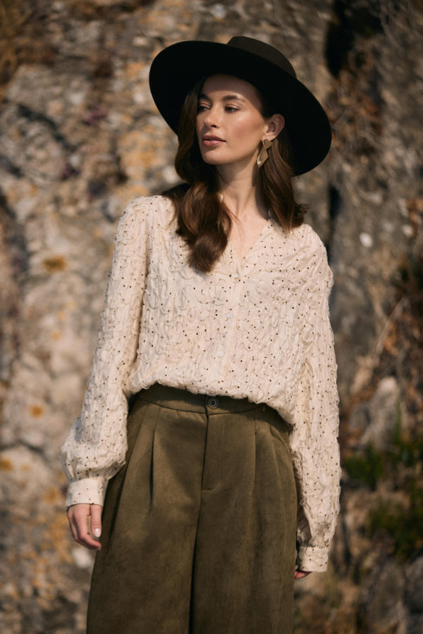 Lizzy Blouse Vneck Dots | Sand